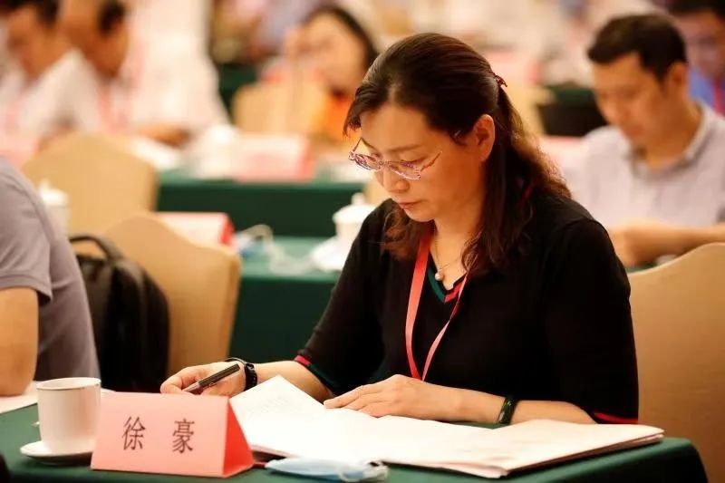 心連心集團規(guī)劃發(fā)展中心總監(jiān)徐豪榮獲“新鄉(xiāng)市五一巾幗獎章”